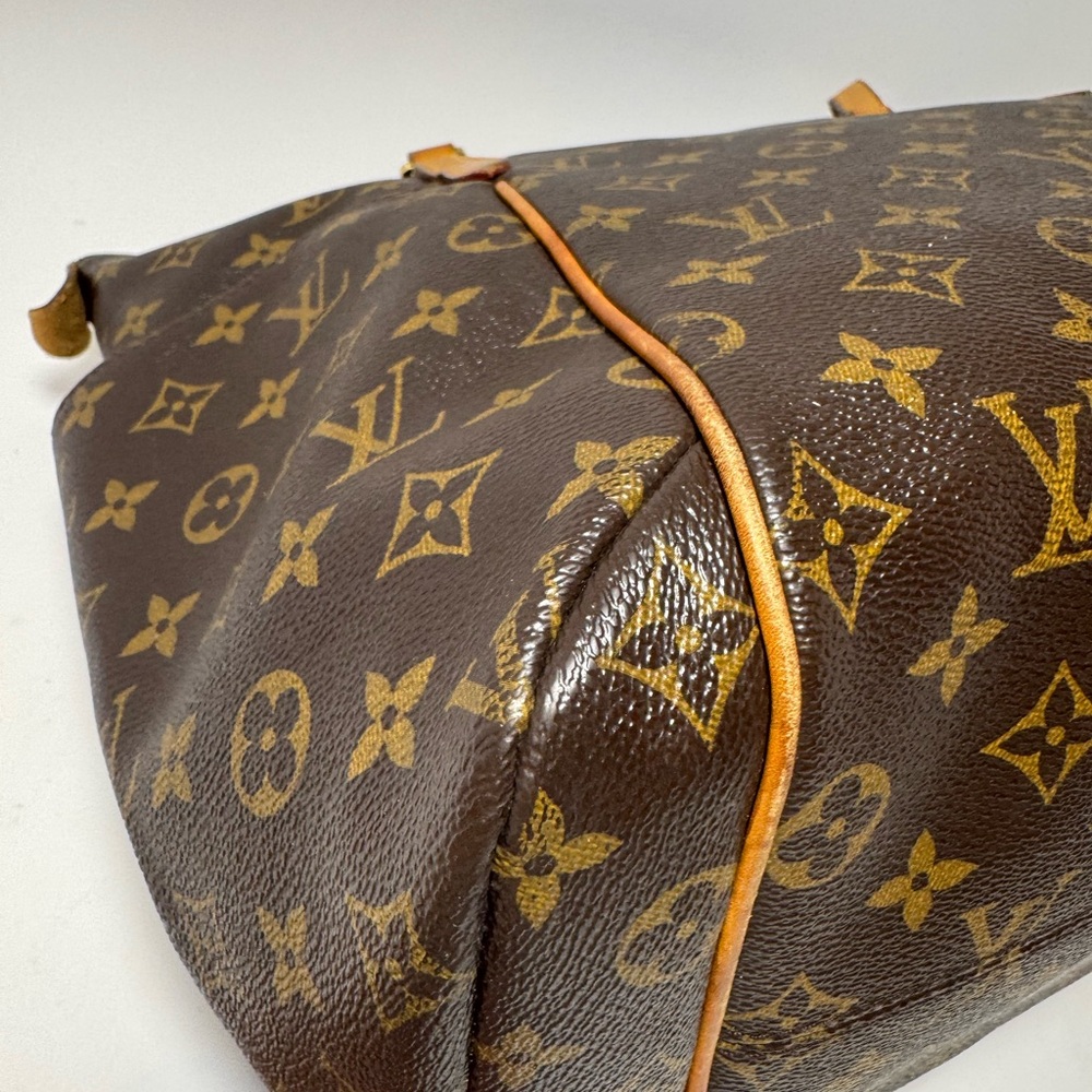 SOLD Louis Vuitton Totally MM Monogram Tote Bag - Picture 12 of 14